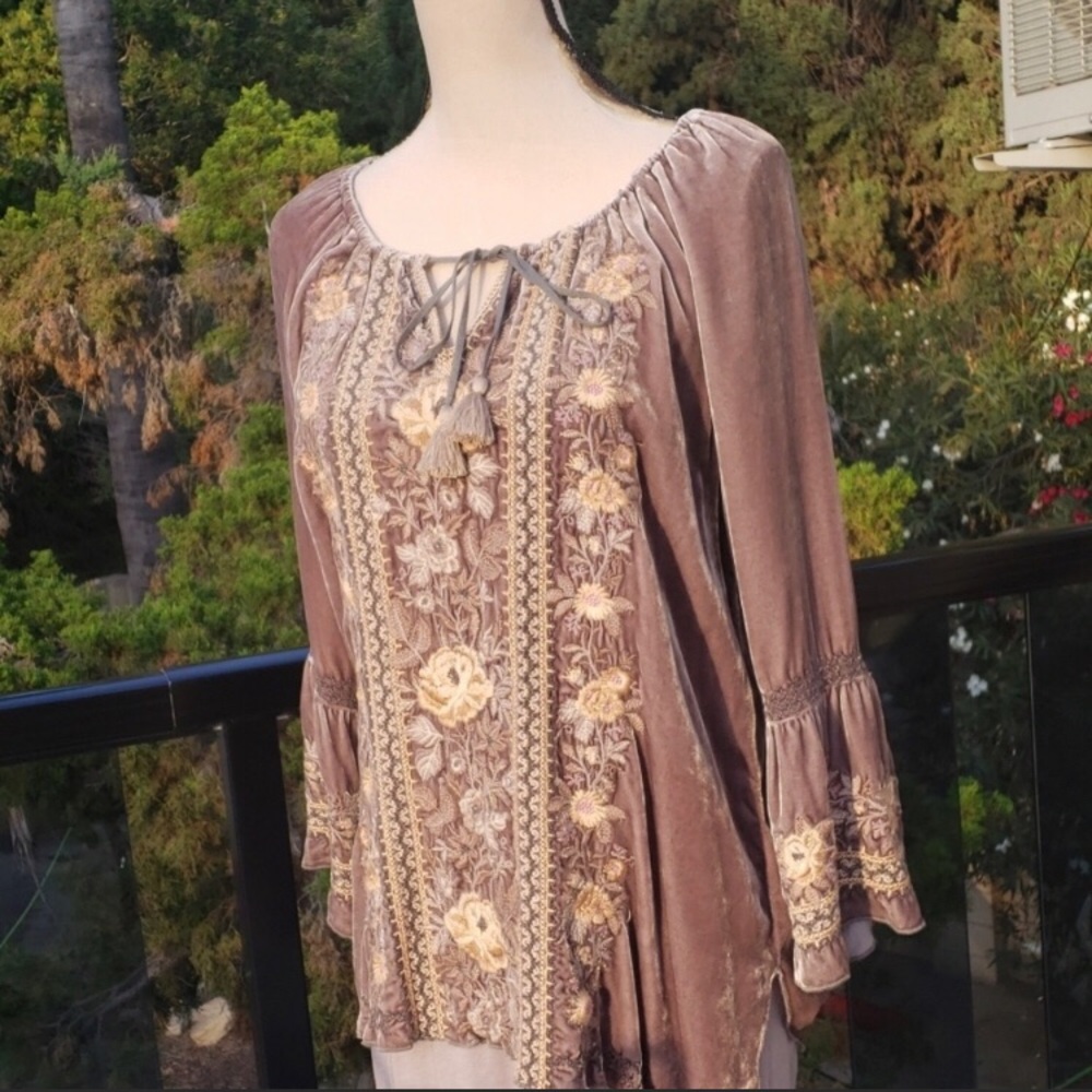 Johnny Was embroidered Velvet blouse S